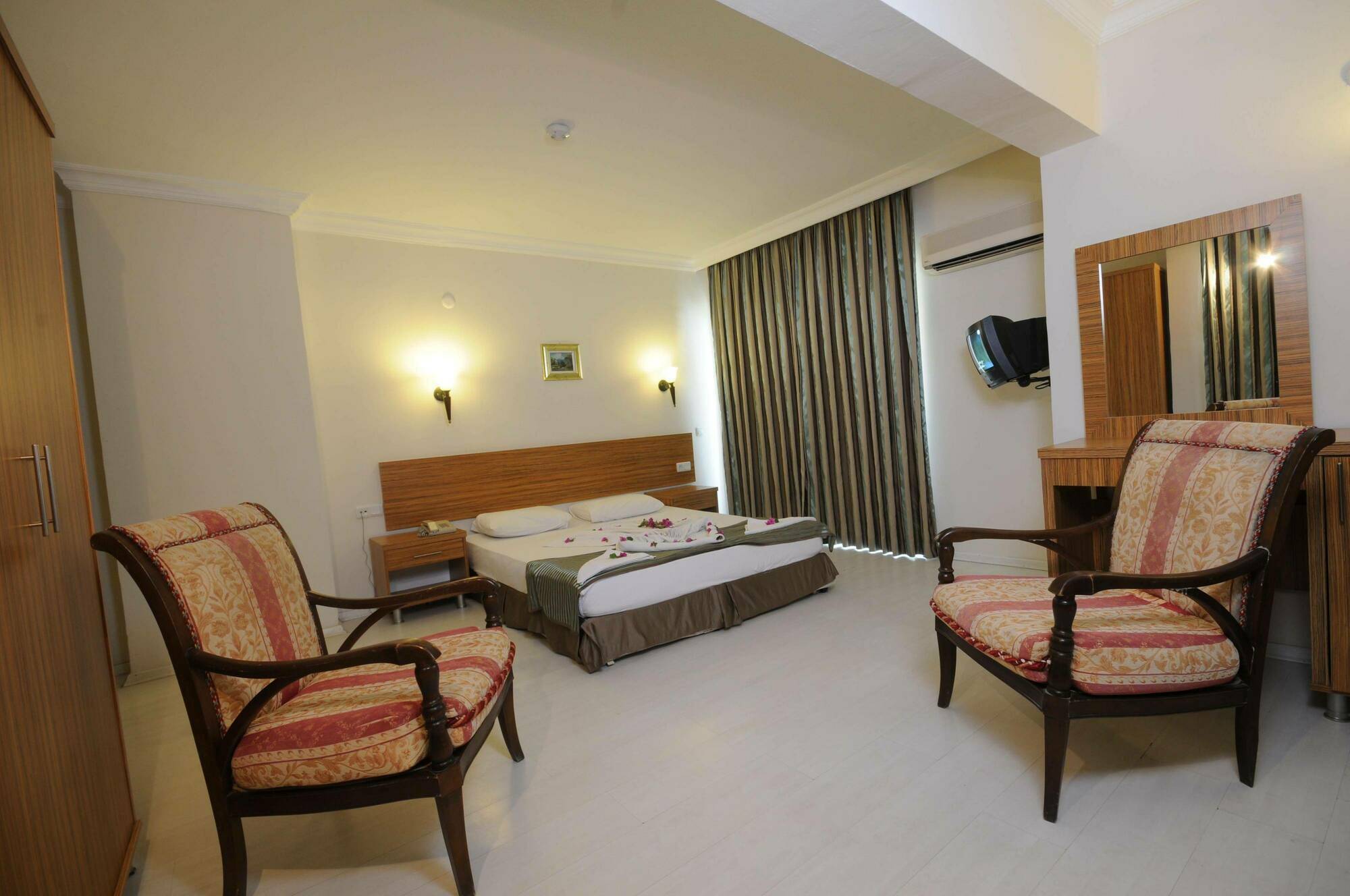 Mert Seaside Hotel (Adults Only) Marmaris Buitenkant foto